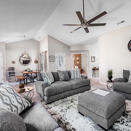 Cozy Industrial Kildaire Farms Home- Near Downtown كاري المظهر الخارجي الصورة