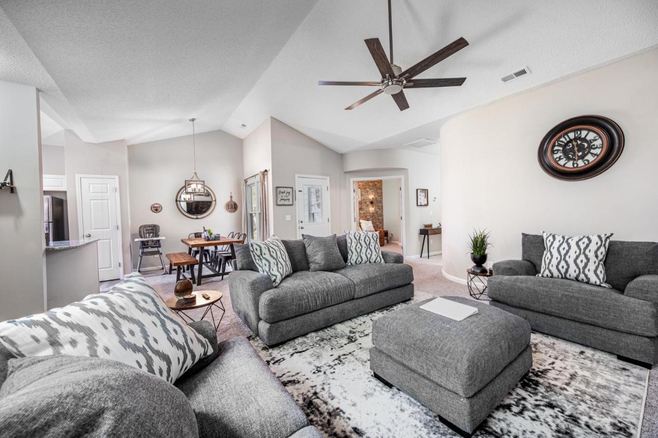 Cozy Industrial Kildaire Farms Home- Near Downtown كاري المظهر الخارجي الصورة